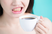 Thumbnail of [Teeth Whitening] Yellow Teeth: Surface Stains or Internal Discoloration? 3 Treatments + Care Tips